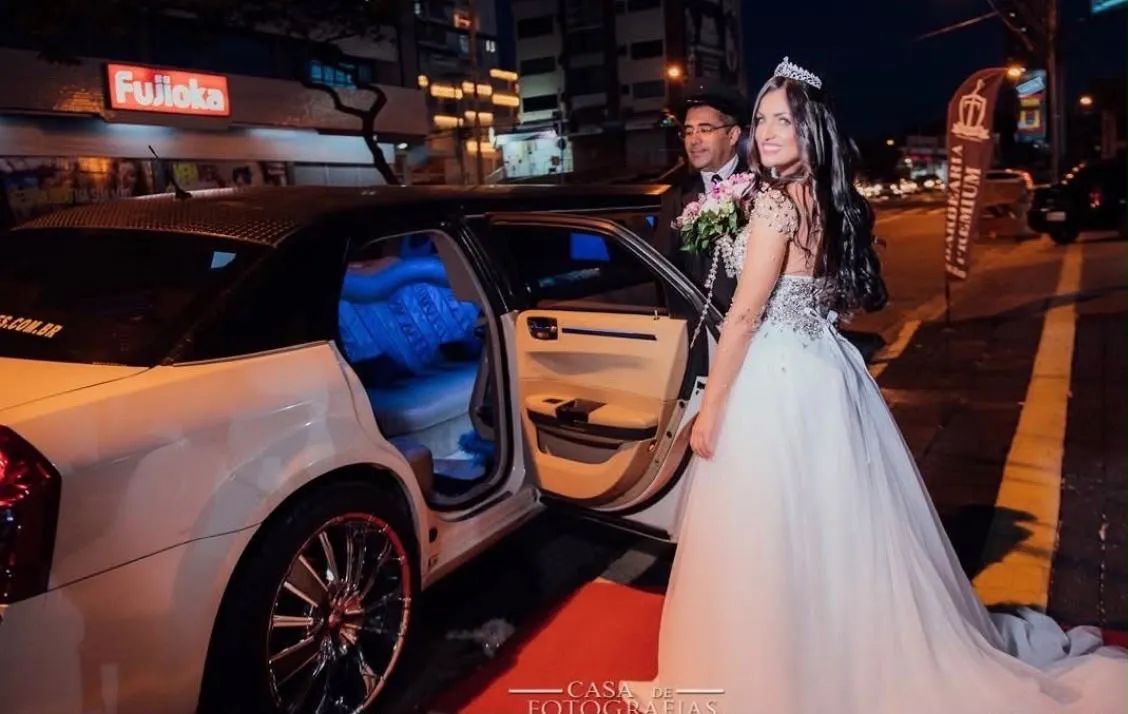 VESTIDO DE CASAMENTO ESTILO PRINCESA  - Foto 2