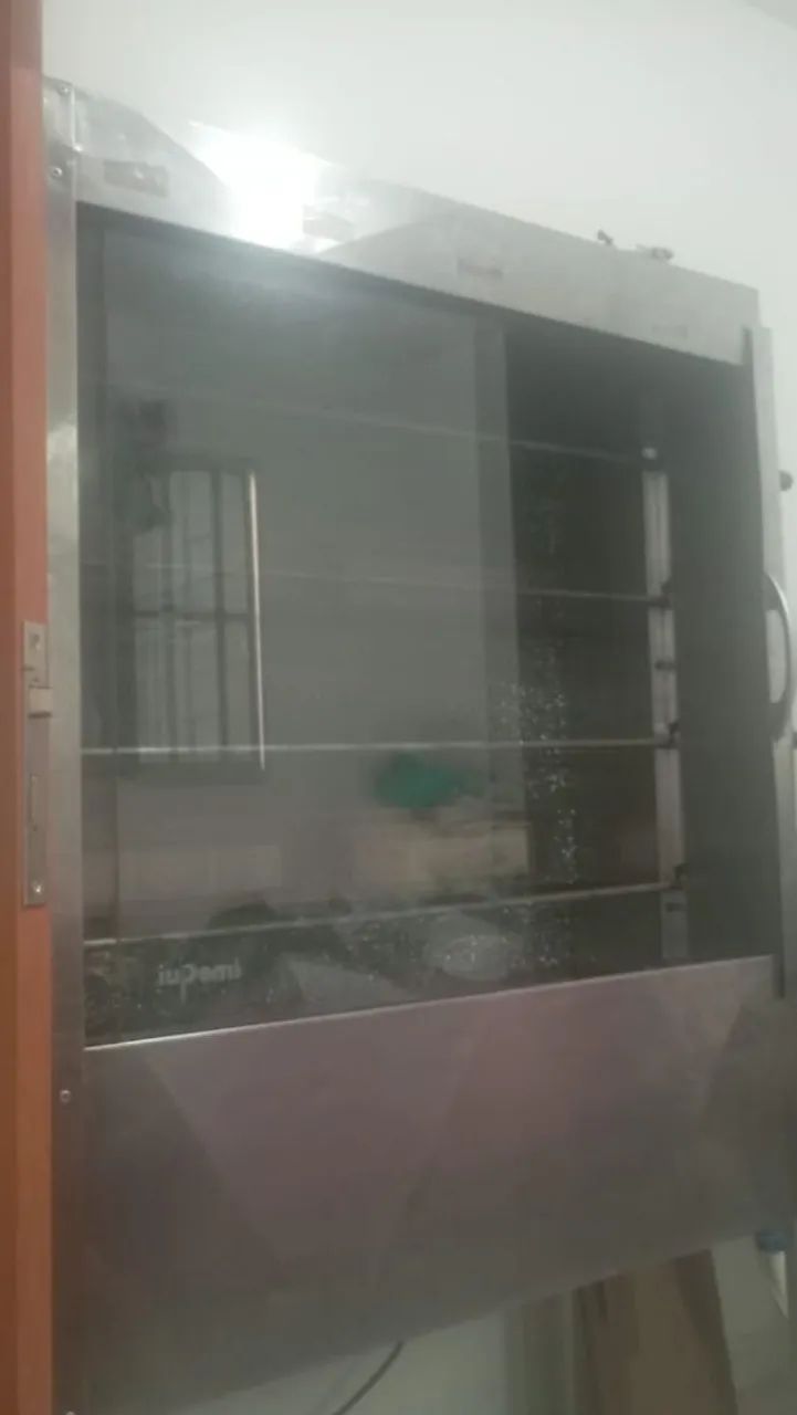 Máquina de assar frango 