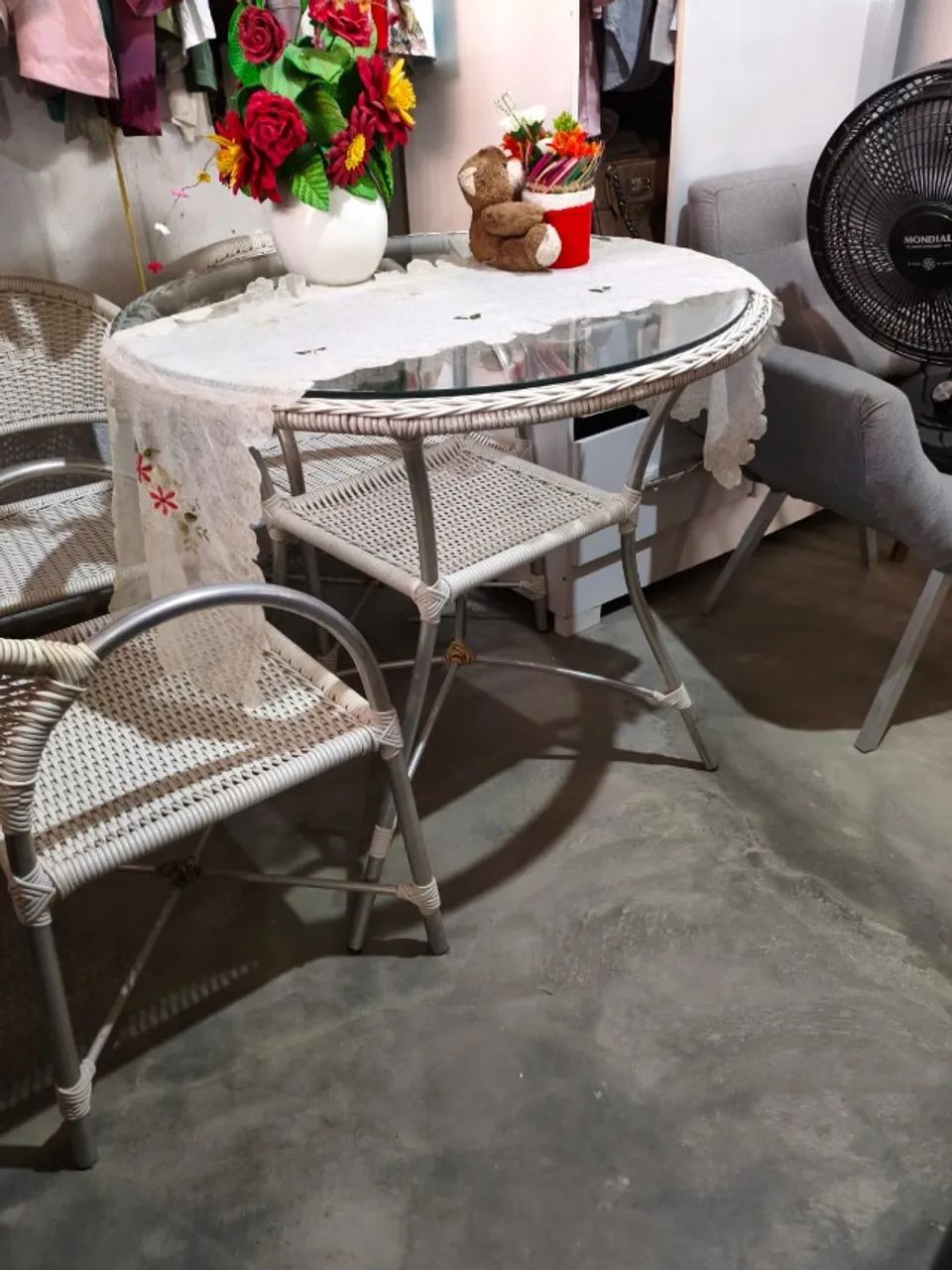 Mesa de jantar em alúminio rústica