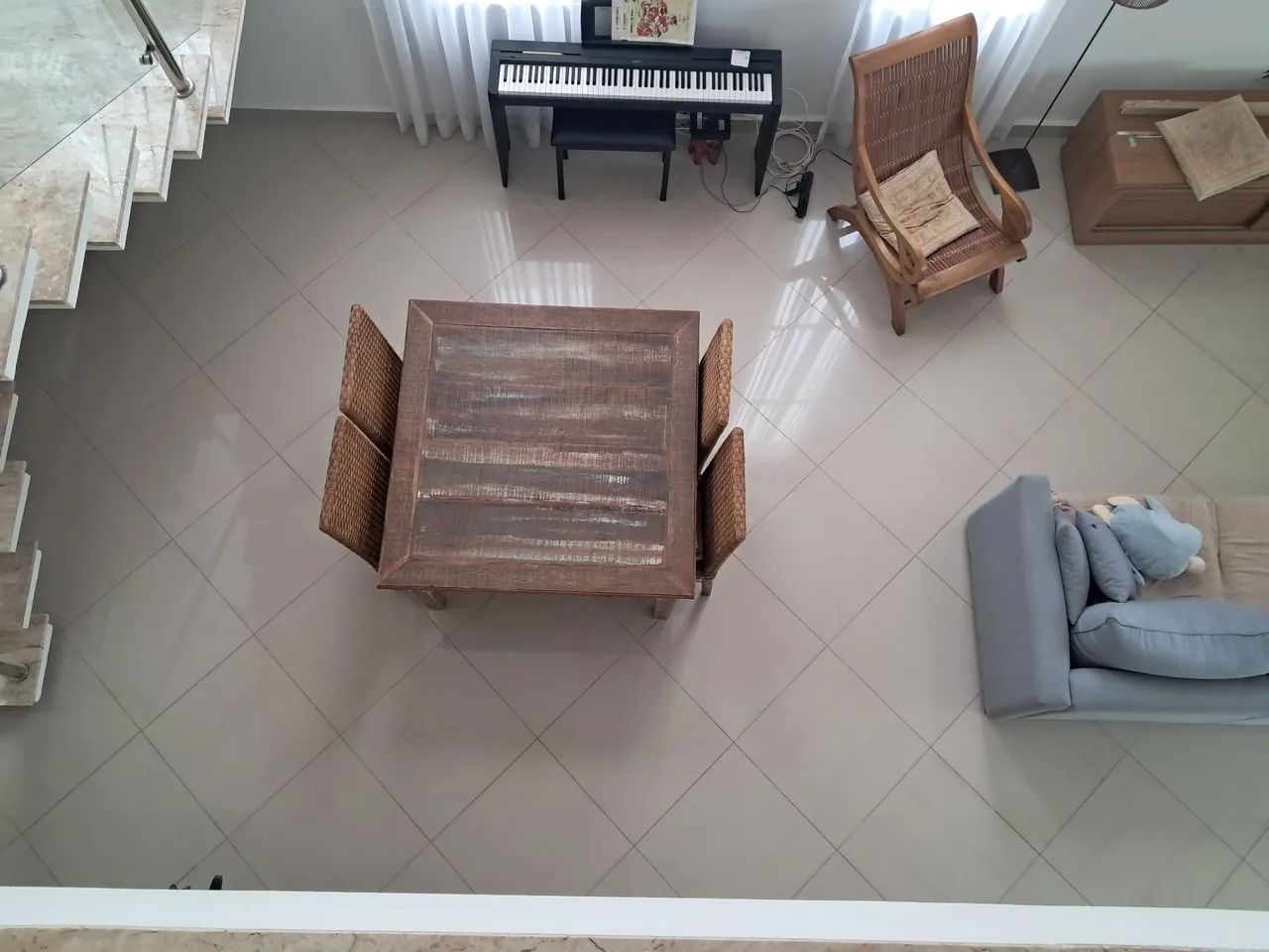 Vendo mesa com cadeiras - Foto 2