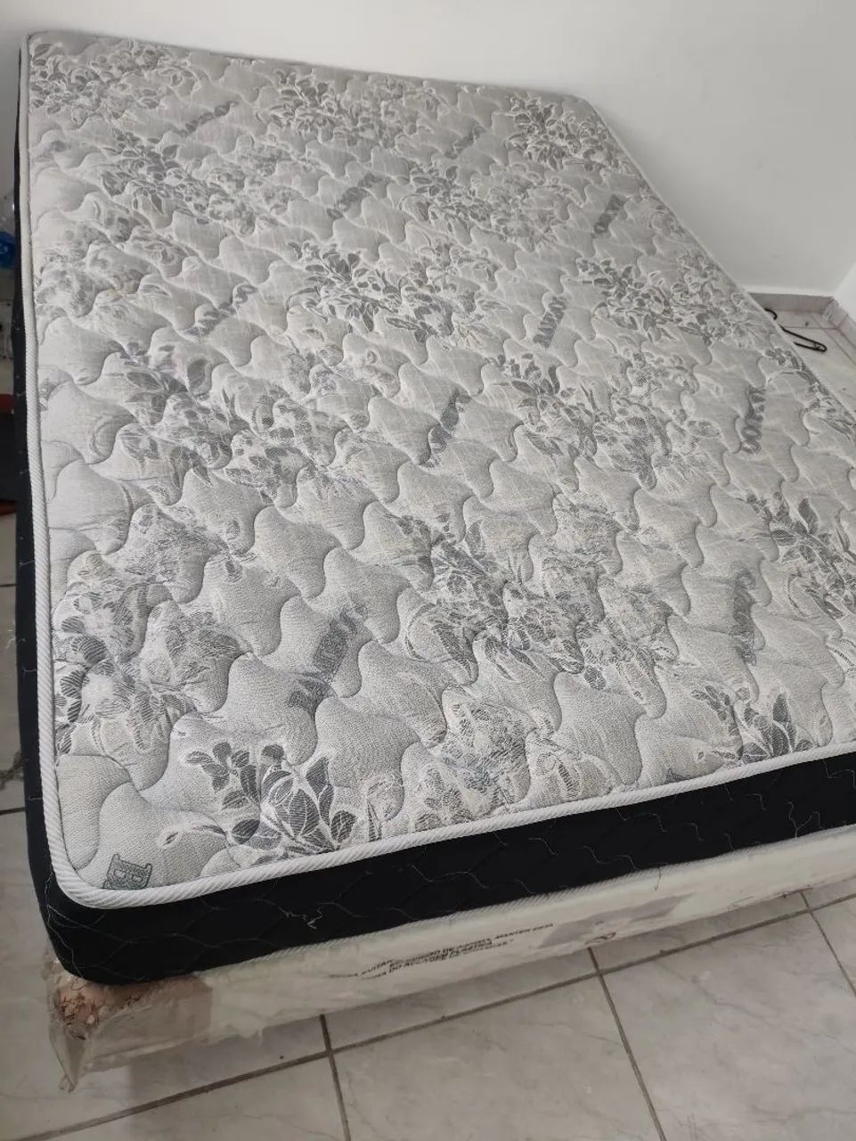 Cama BOX Castor usada 