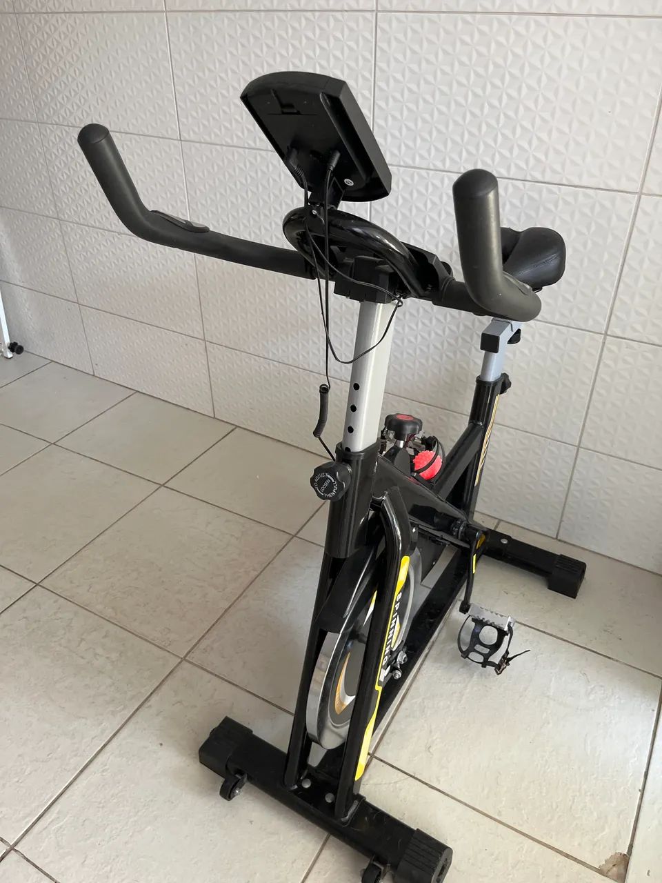 Bicicleta ergométrica novinha - Foto 2