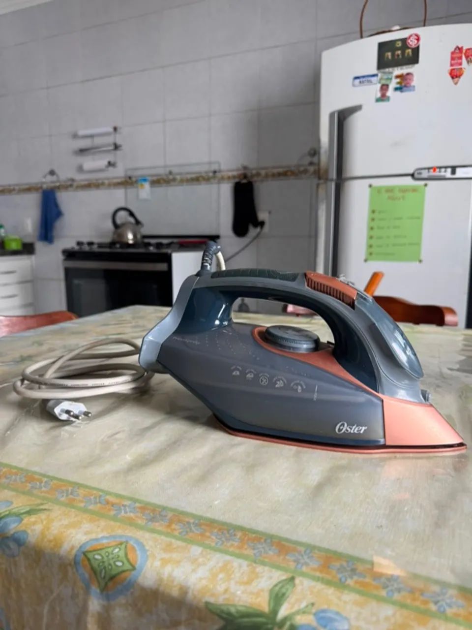 Ferro de passar Oster 220V - Foto 2