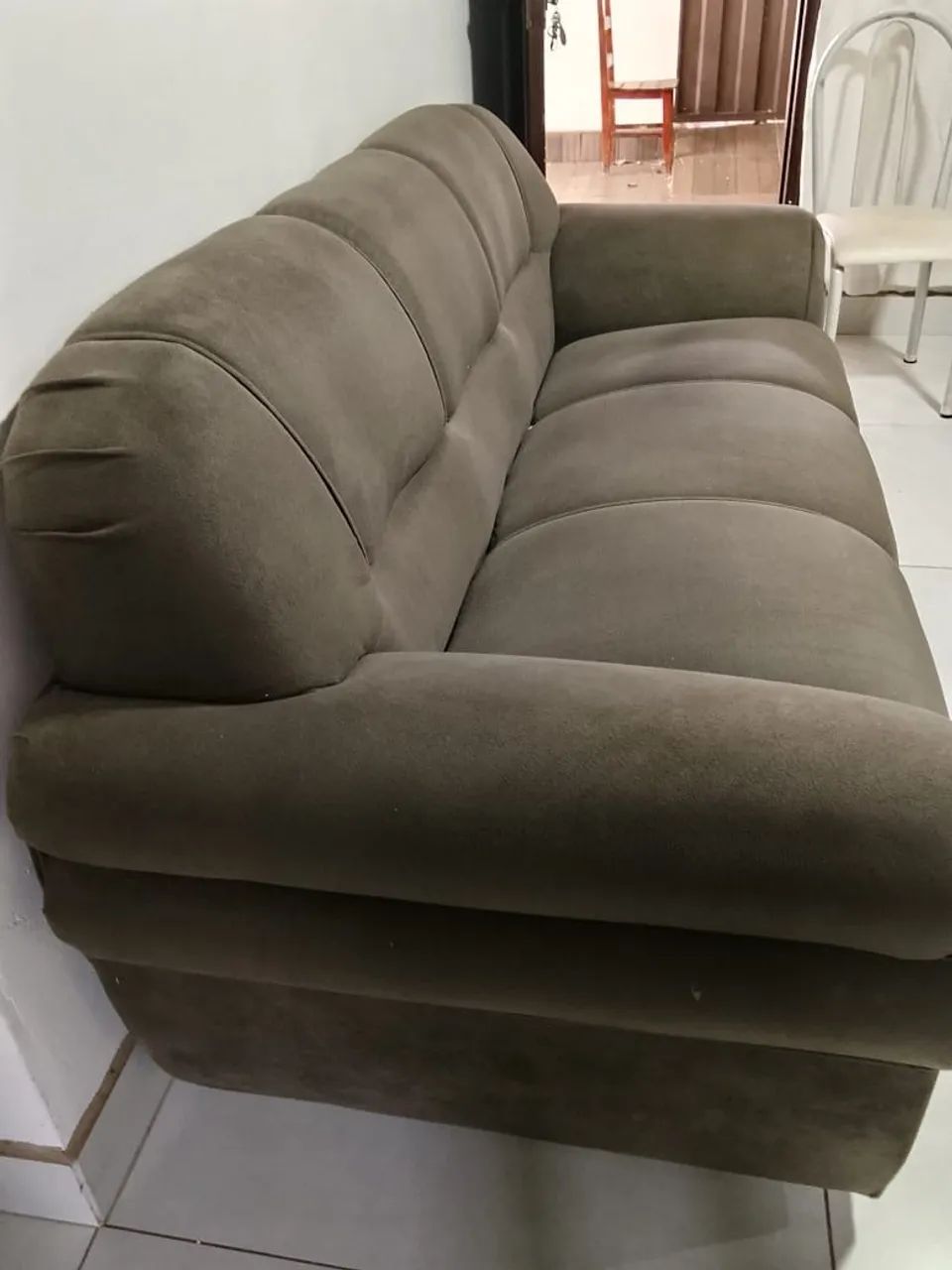 Sofá três lugares SEMINOVO - Foto 3