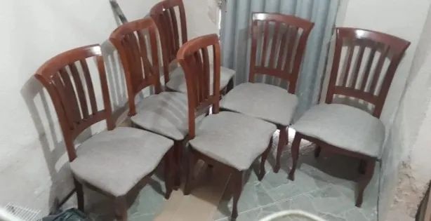 Cadeiras de madeiras novas