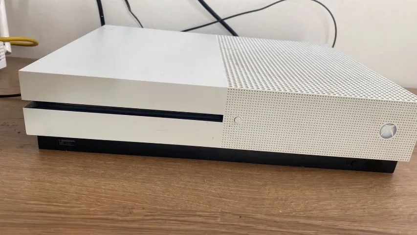 XBOX ONE S 1TB COMPLETO - NA CAIXA - Foto 2