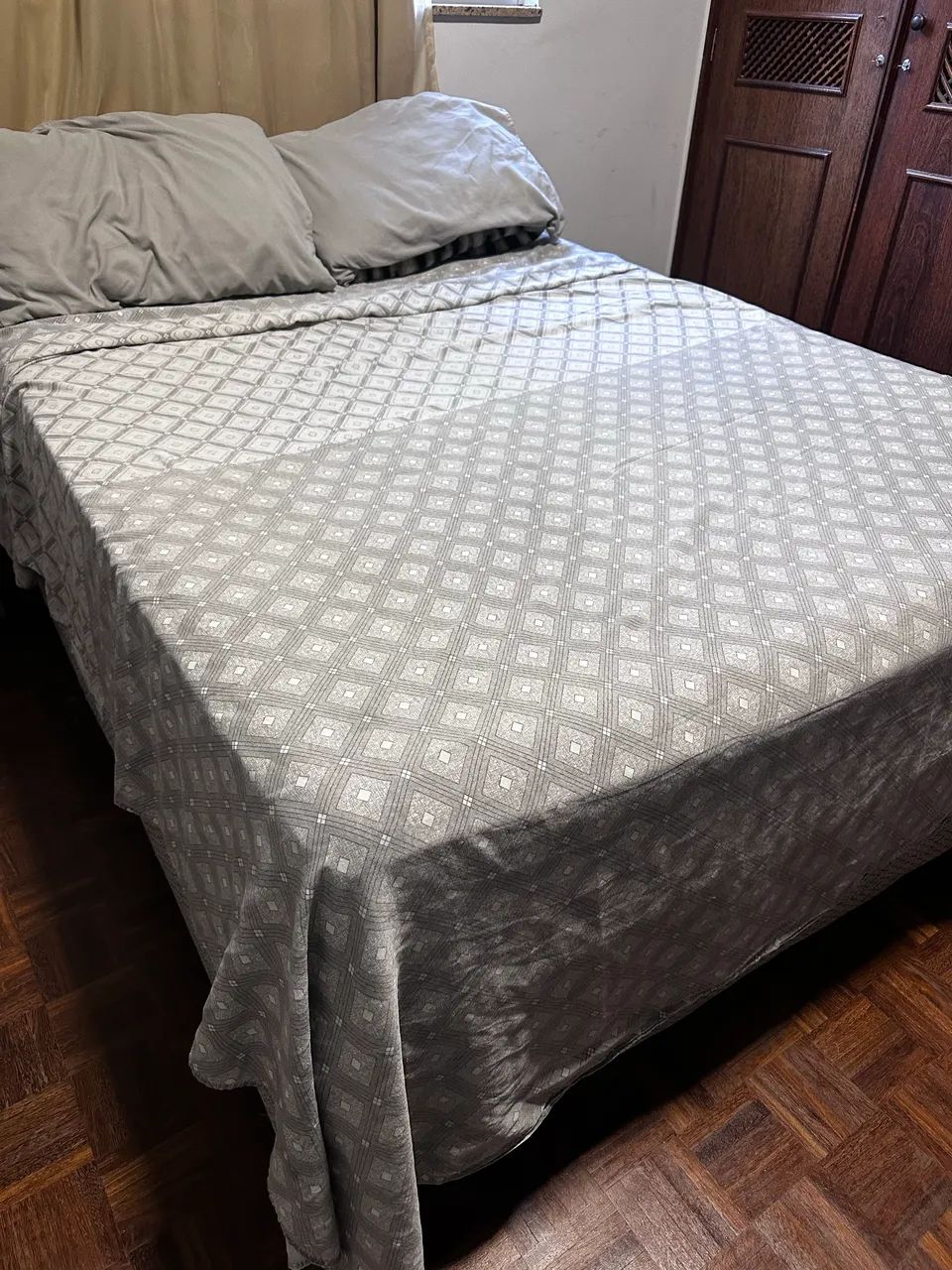 CAMA CASAL BOX COM BASE E PÉS 