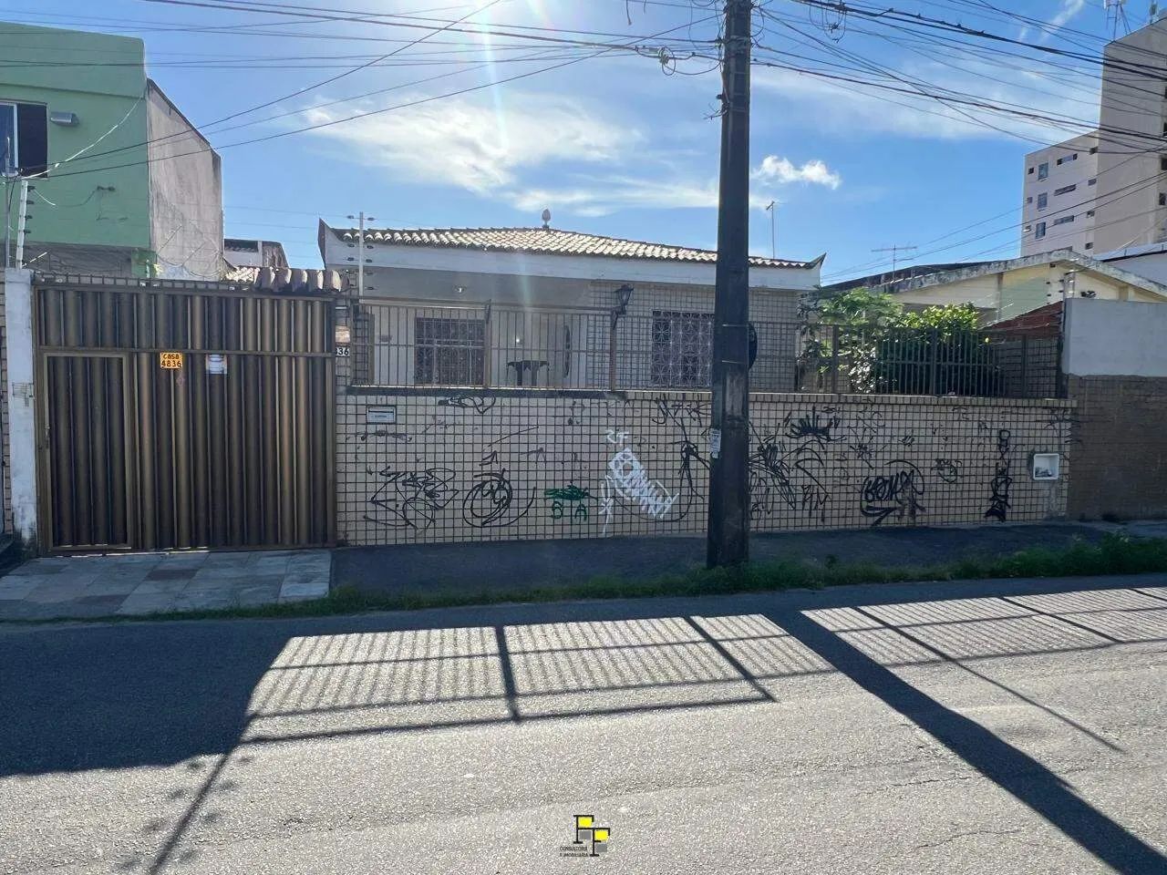 Casa com terreno 429,00m² e área edificada de 247,00m² com 4 Quartos, sendo suítes, Sala a - Foto 2