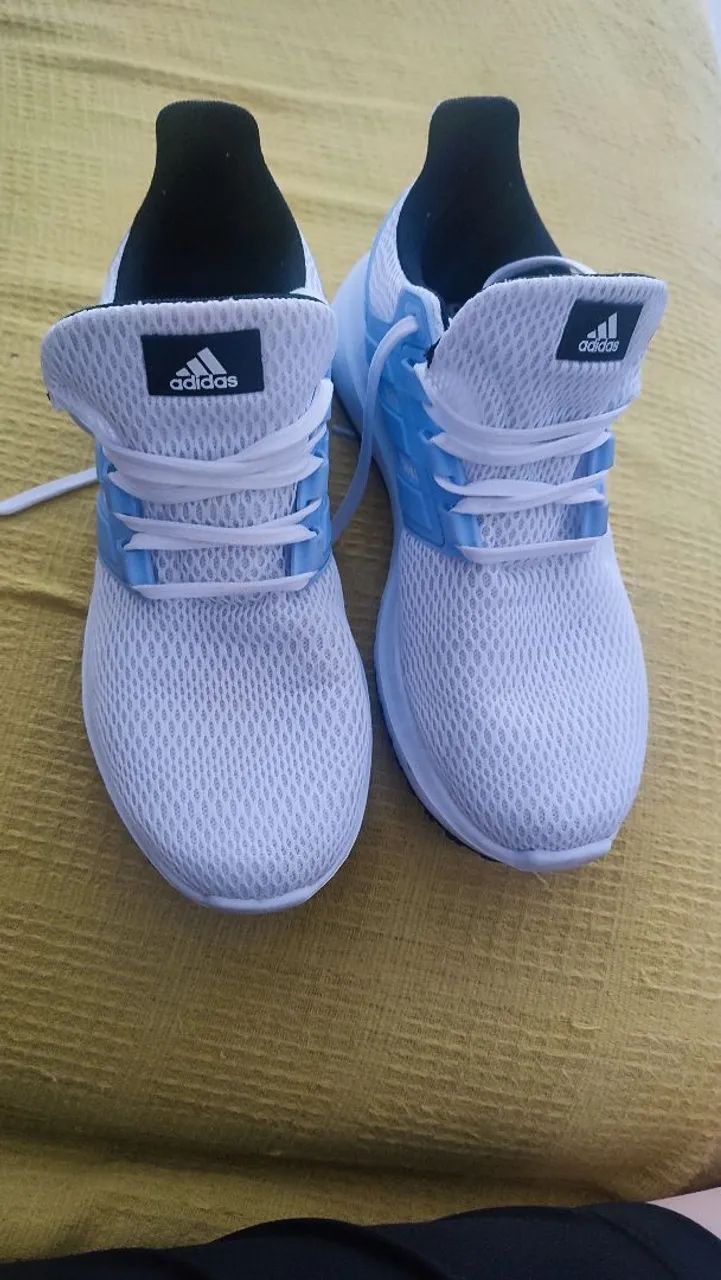 Tênis Adidas 
