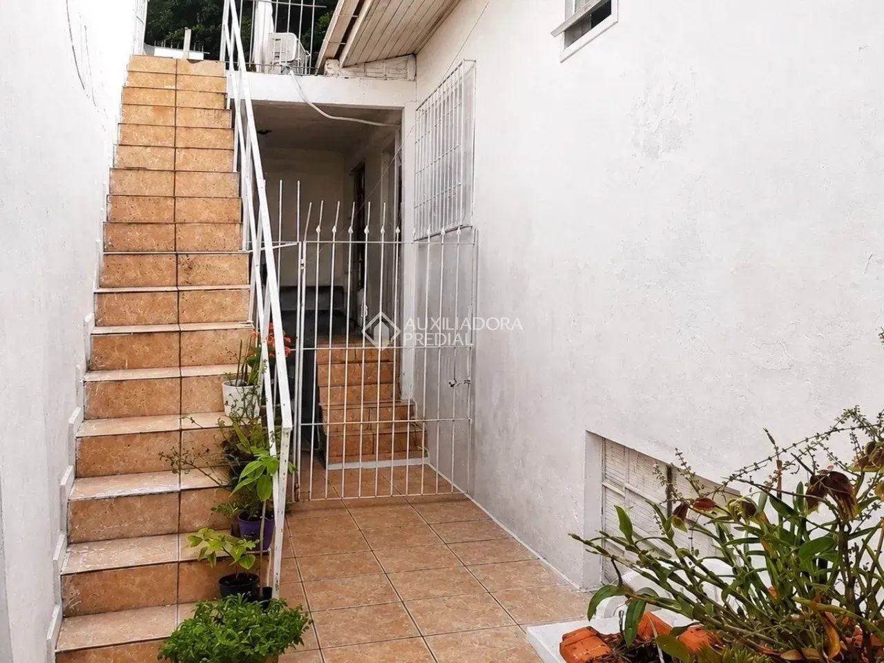 Casa com 6 dormitórios, 3 vagas de garagem no bairro Estreito - Foto 3