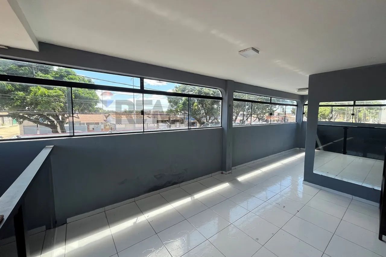 Casa com Ponto comercial em Avenida! 3/4 suítes + 1 master - Foto 2