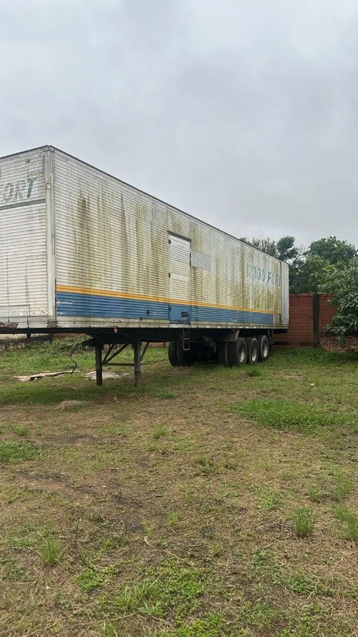 Bau em bom estado. 