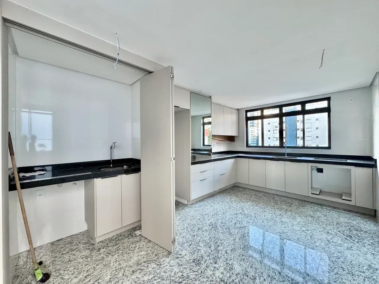 Apartamento para venda com dois quartos   Bairro Funcionários, BH - Foto 2
