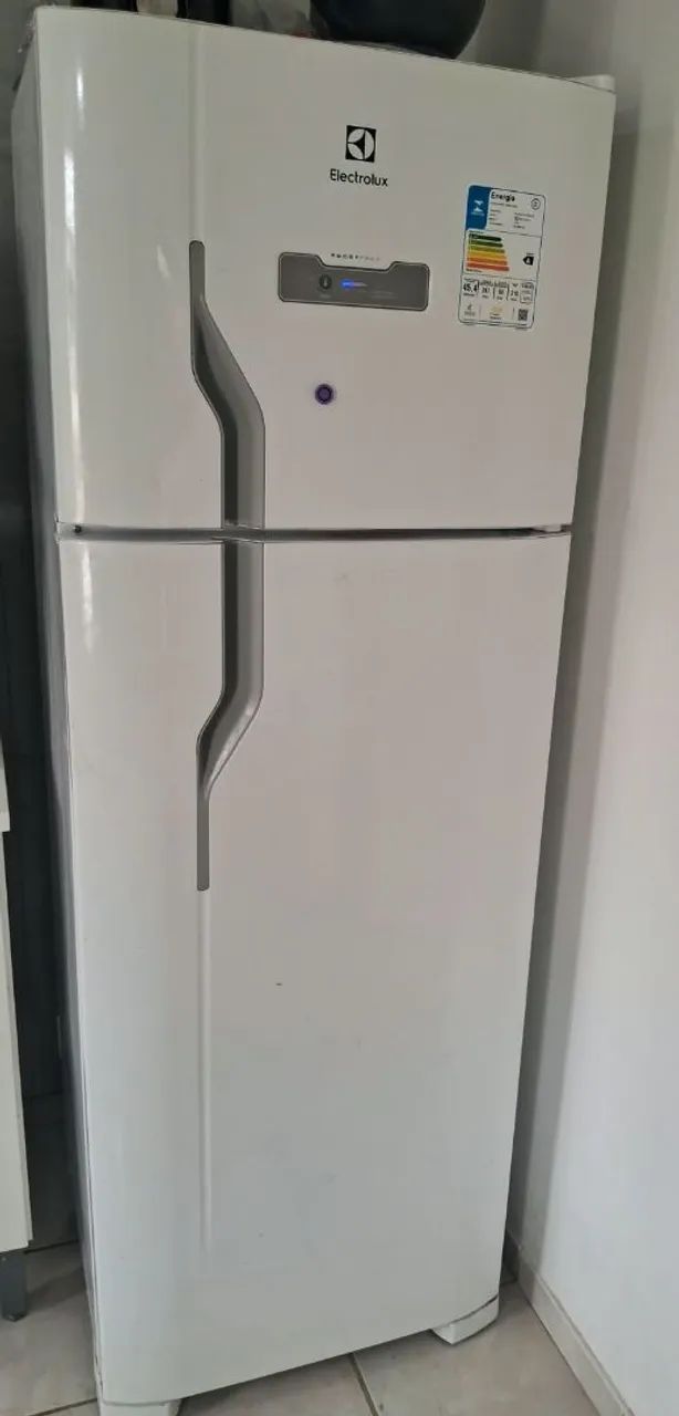 Vendo geladeira pouquíssimo uso