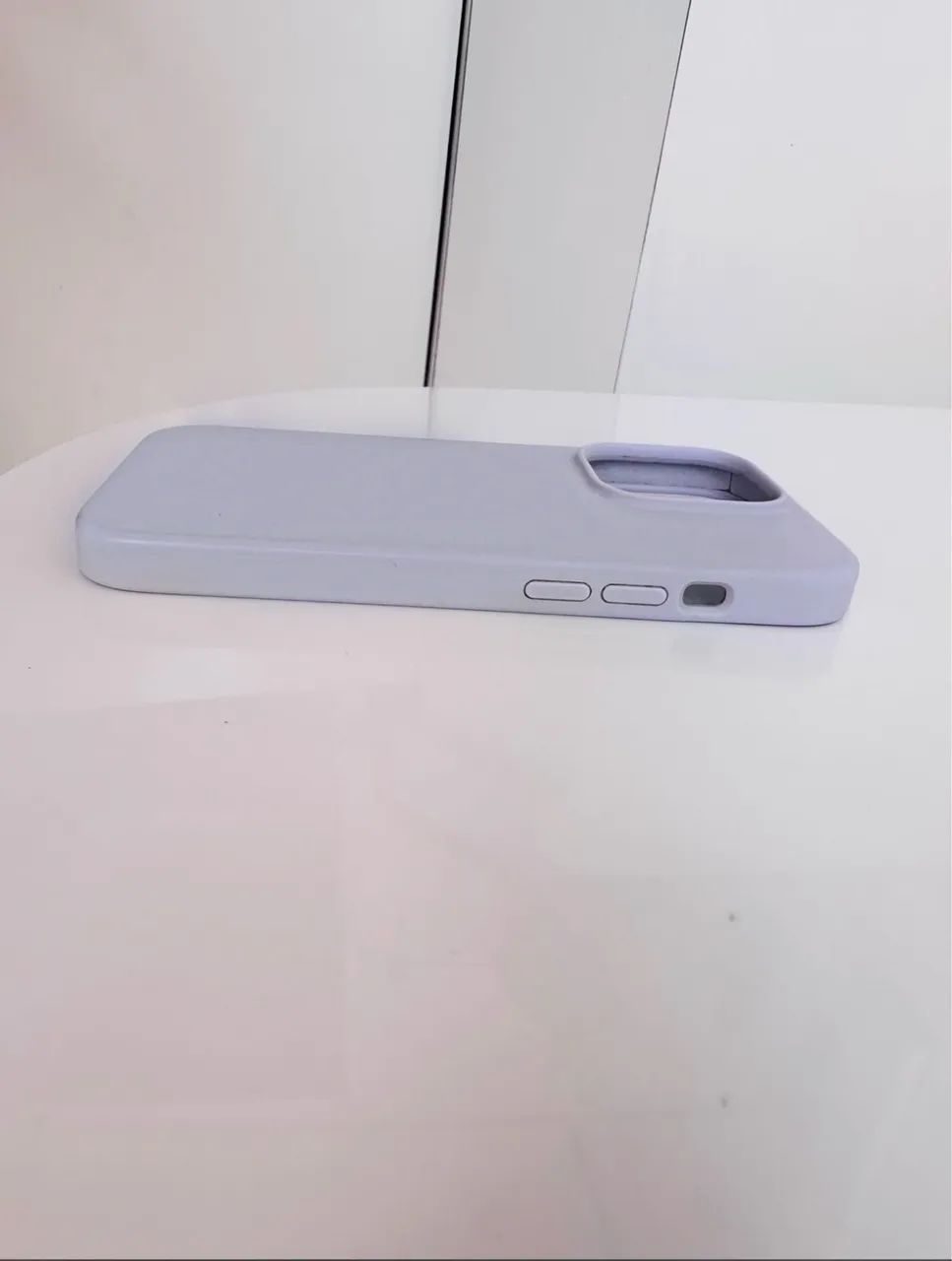 Capinha lilás de silicone iPhone 14 Pro - Foto 4
