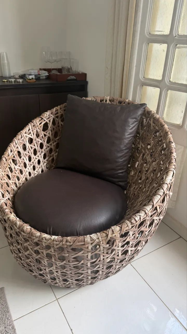 Poltrona em Fibra Trançada com Estofado em Couro  - Foto 2