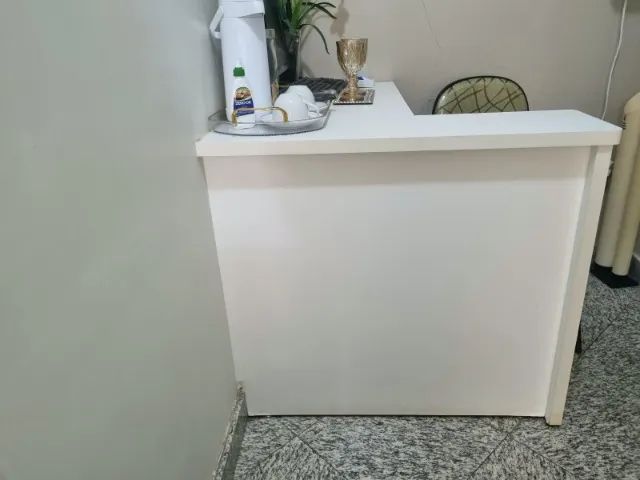Mesa com gavetas
