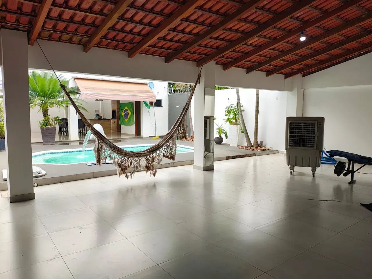 VENDE-SE CASA AMPLA NO BAIRRO PARAVIANA - Foto 4