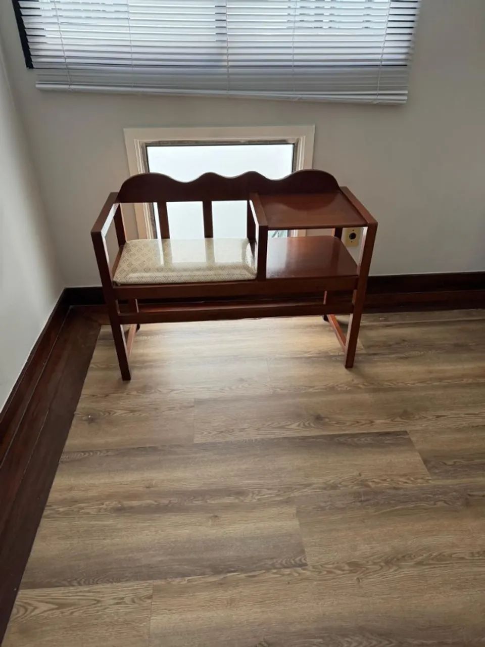 Banco em madeira com mesa acoplada, perfeito. - Foto 2
