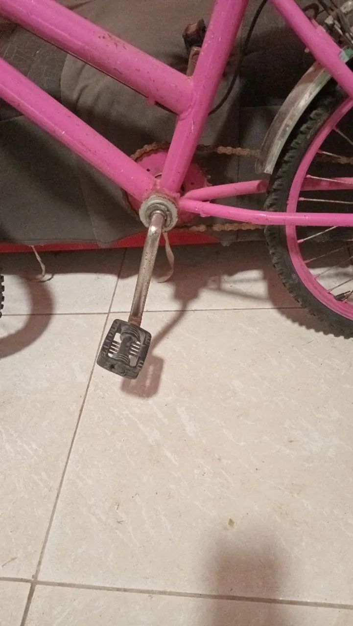 Bicicleta infantil .Vendo bicicleta infantil ,rosa usada ,mais completa,aro 20. 