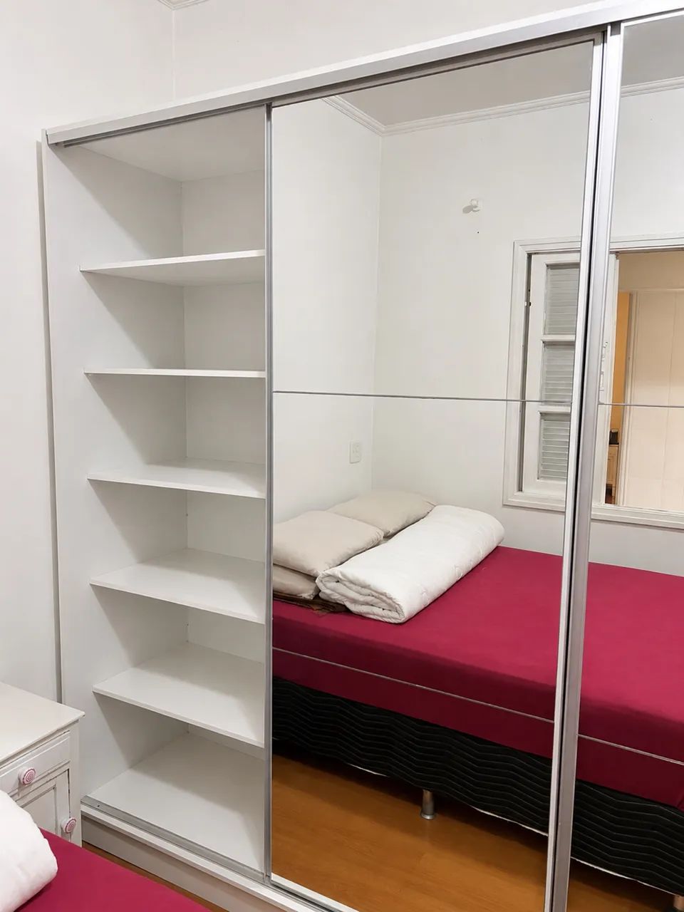 Guarda-roupa branco com espelho - Foto 5