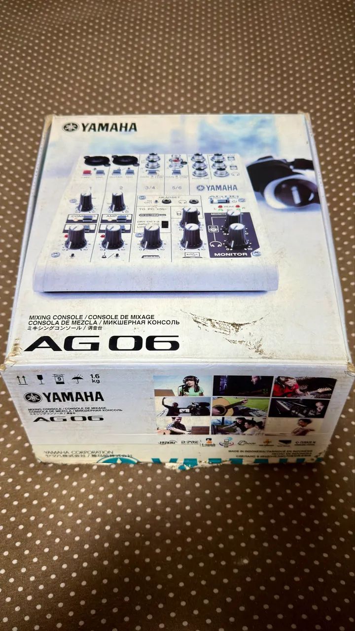 Mesa de som e interface Yamaha AG 06 e USB 6 canais