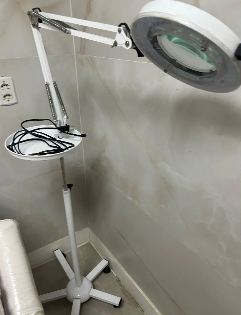 Exaustor com luminária led para podologia e estética 