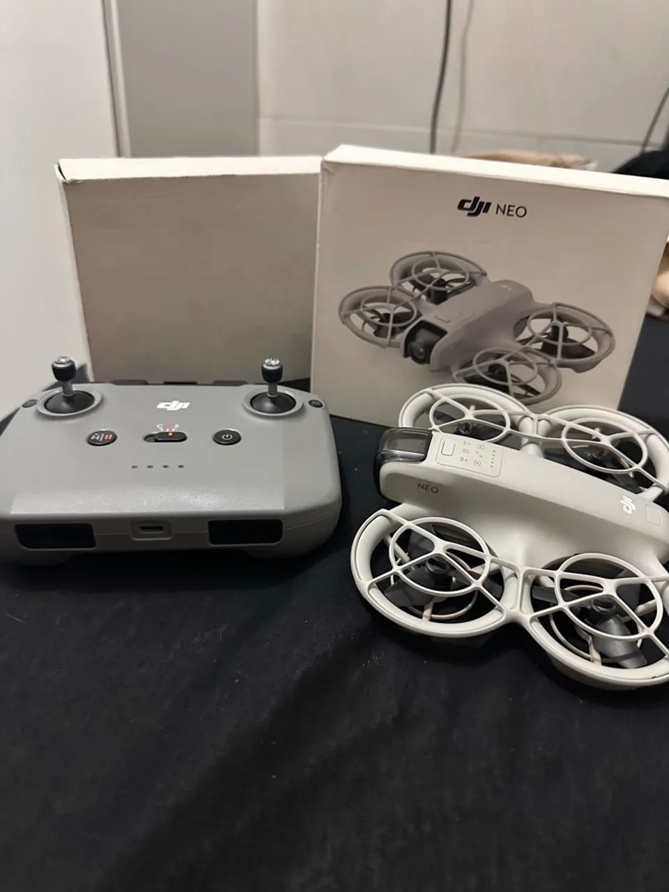 Drone DJI Neo com controle 