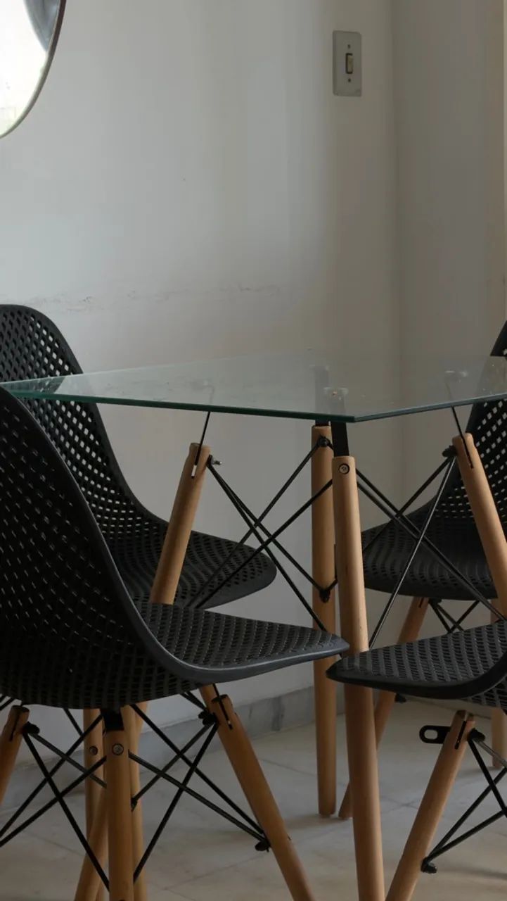Mesa de vidro com cadeiras  - Foto 5