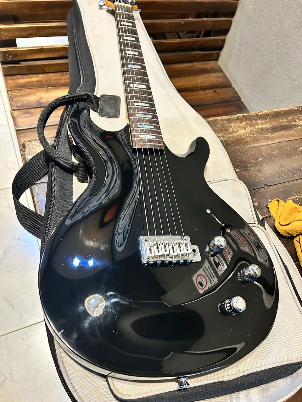 Guitarra Line 6 Variax 700 - Instrumentos musicais - Ceilândia Sul