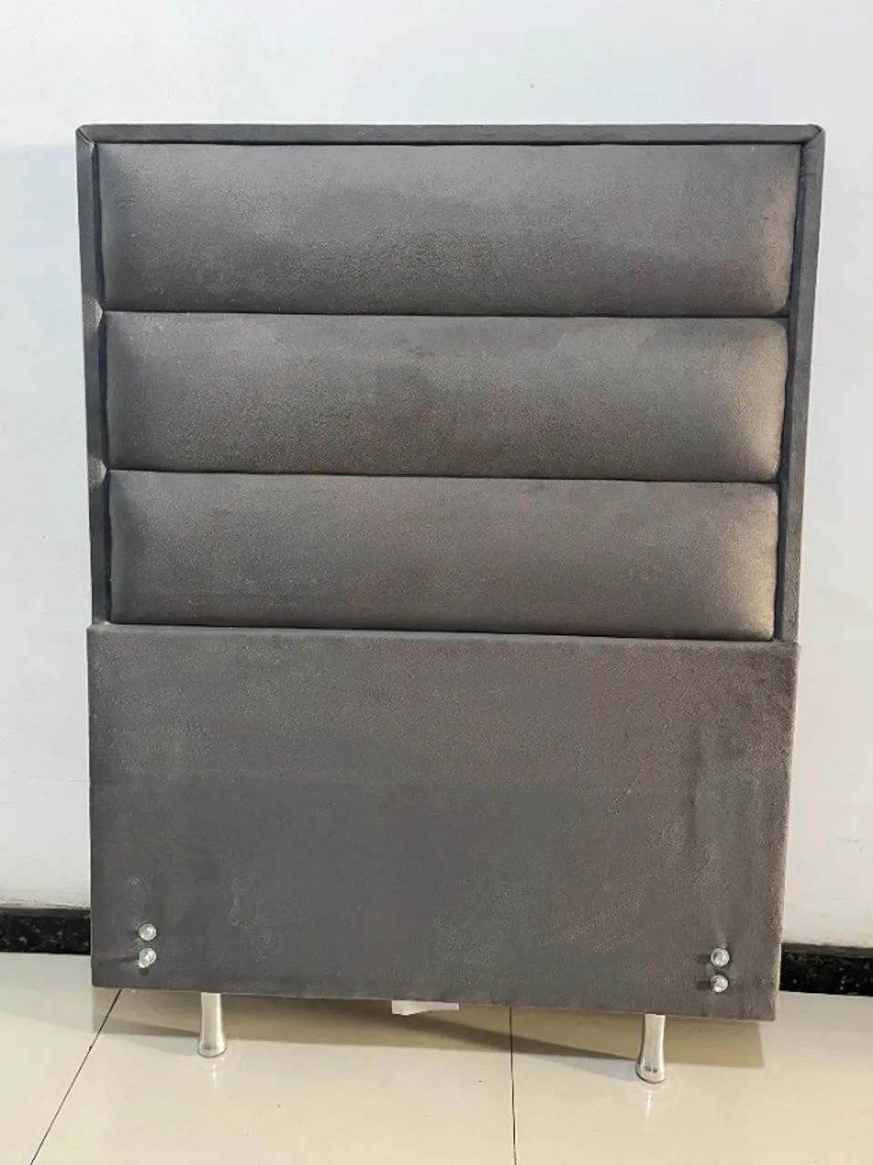 Cabeceira Solteiro Estofada Suede Chumbo 92cm - LA Colchões - Usada e bem preservada