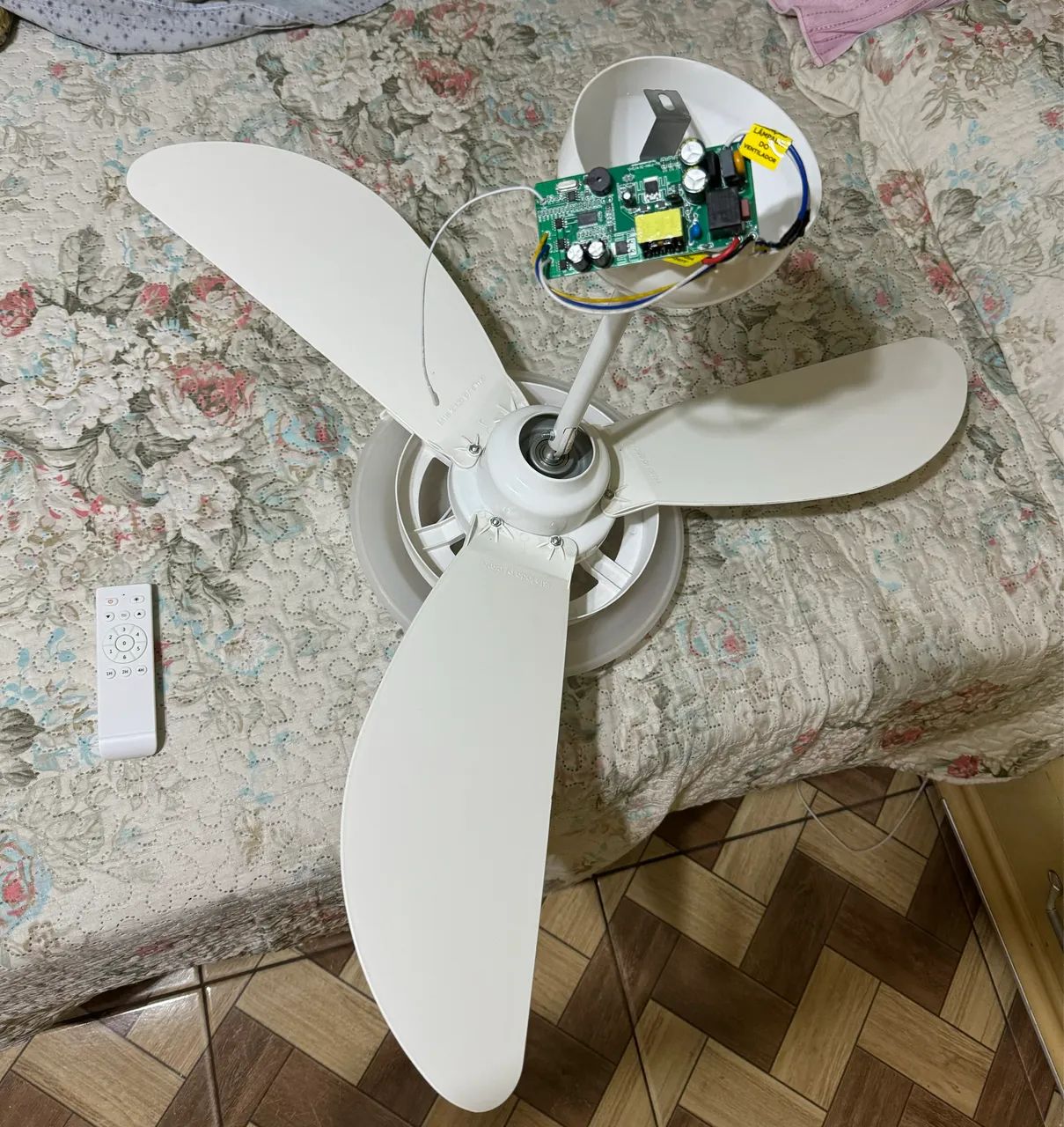 Ventilador de teto com controle 