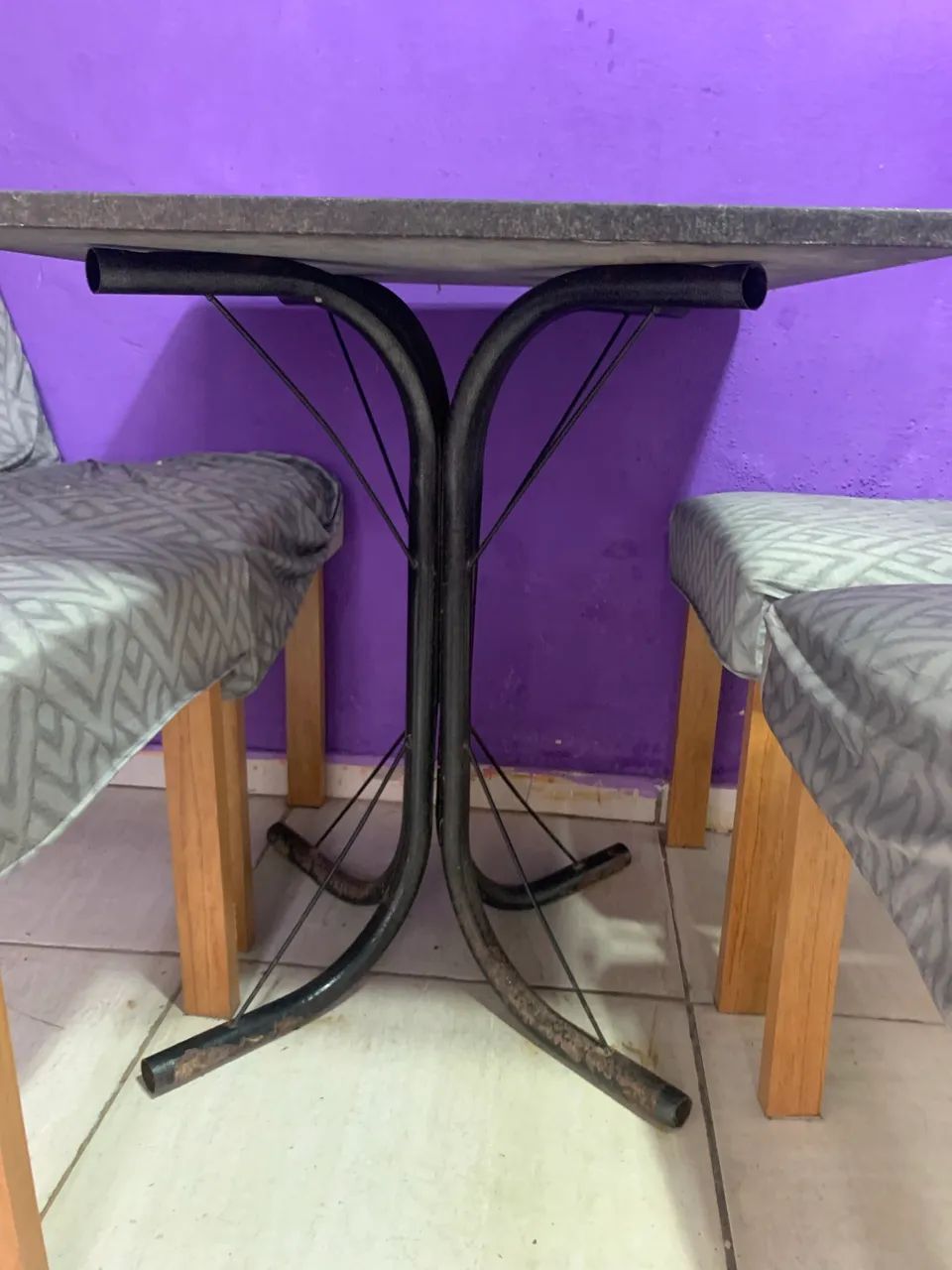 Mesa de mármore com cadeiras  - Foto 2