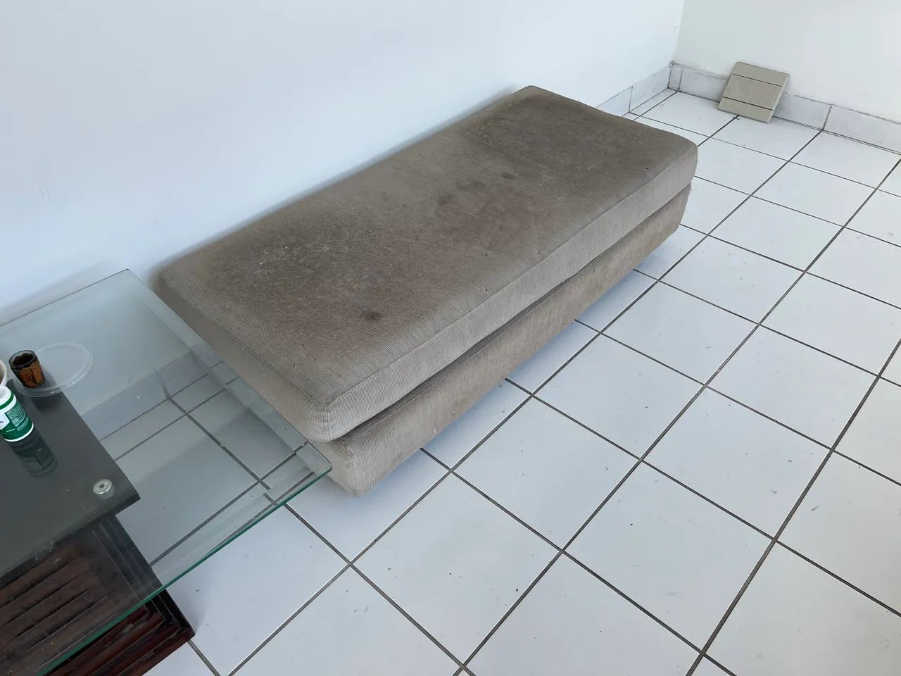 Sofá/Puff 2 lugares precisando de higienização 