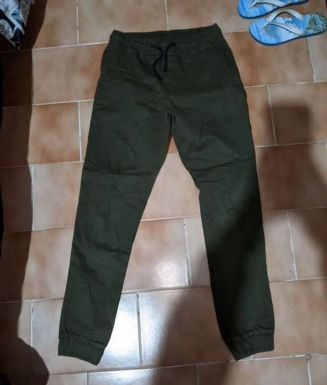calça jogger verde escuro tamanho m