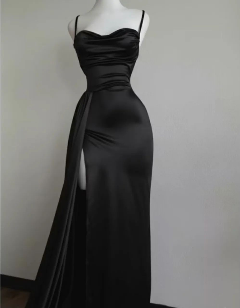 Vestido Longo Acetinado Elegante