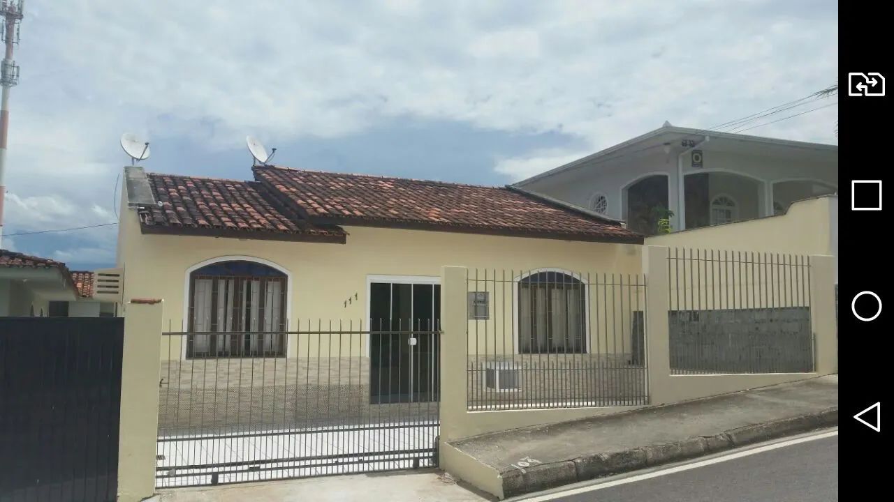 Ótima casa 3 quartos - Flor de napolis - comercial ou residencial 