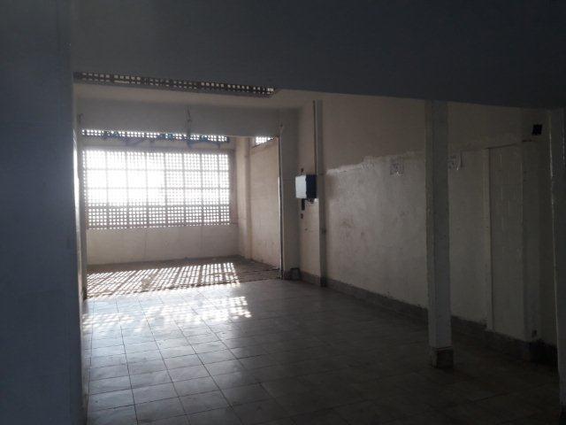 Lojão na Cadeg (130m2) com Escritório, 03 Banheiros etc - Foto 2