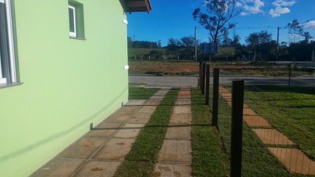 Casa em Nova Santa Rita com pátio e 2 dormitórios à 900 metros da BR 386