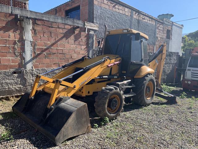 Retroescavadeira JCB 3C