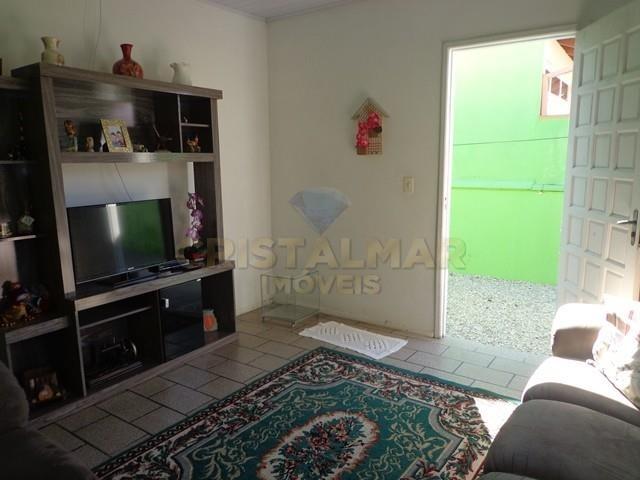 Casa econômico com 03 dormitórios, á 900m da Praia de Bombas. Cód.025 - Foto 4
