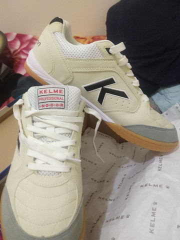 tenis futsal profissional kelme