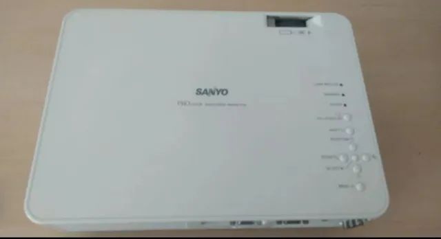Projetor Sanyo  PLC- XW55 - Foto 4