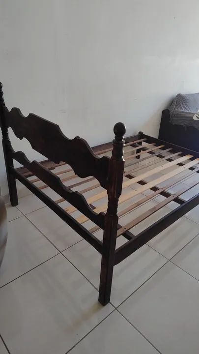 Vendo está cama de casal de madeira maciça leia todo anúncio. - Foto 3