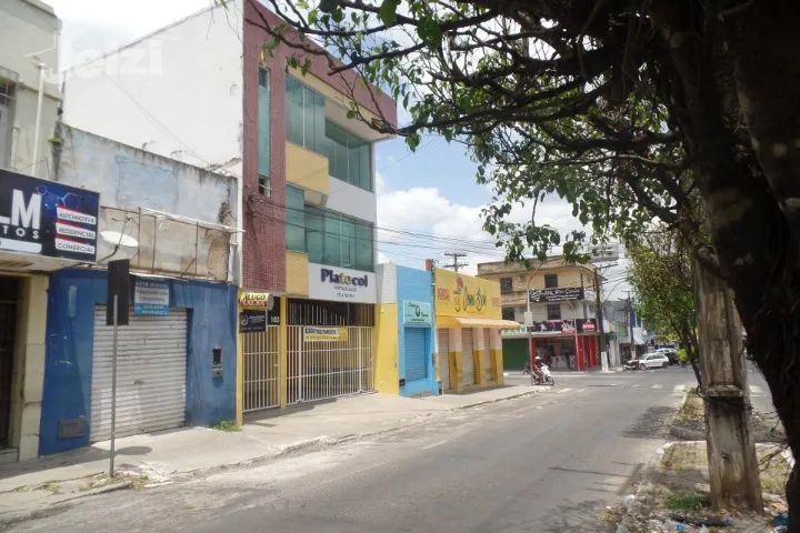 Centro 172m2, com estacionamento, salas comerciais, em Alagoinhas/Ba