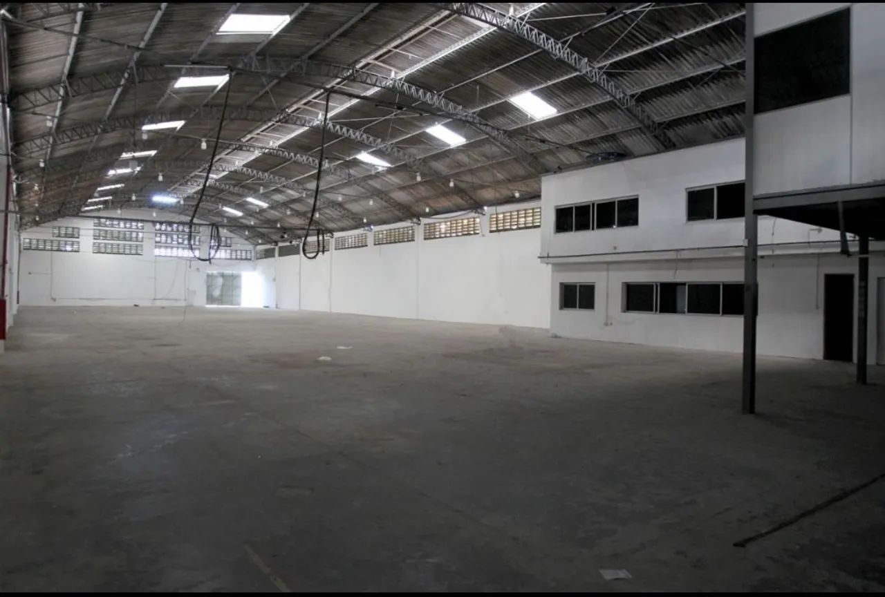 Alugo galpão, com docas e ampla área de manobra  - Foto 4