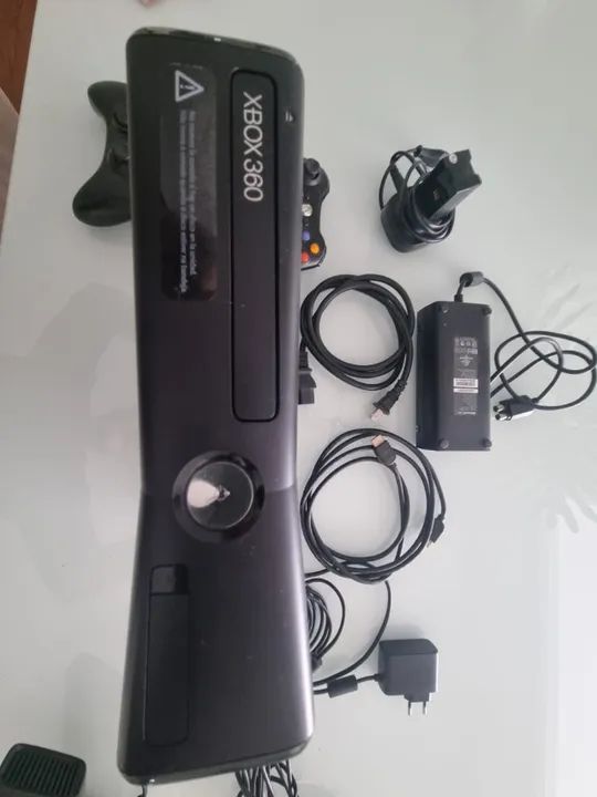 Xbox 360 ótimo estado com HD interno de 512Mb + módulo Kinect 