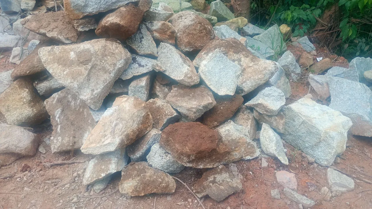 Pedras moledo x Pedras e mão de obra (Pedras RS 170