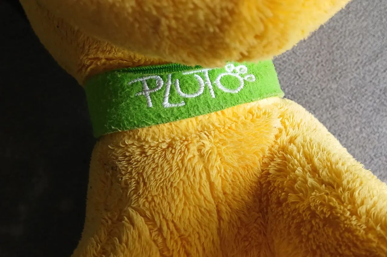 Pluto de pelúcia 30 cm Disney  - Foto 4