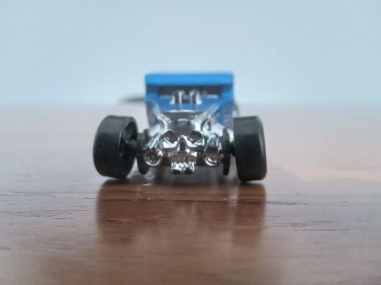 Carrinho Hot Wheels BLUE BONE SHARKER 